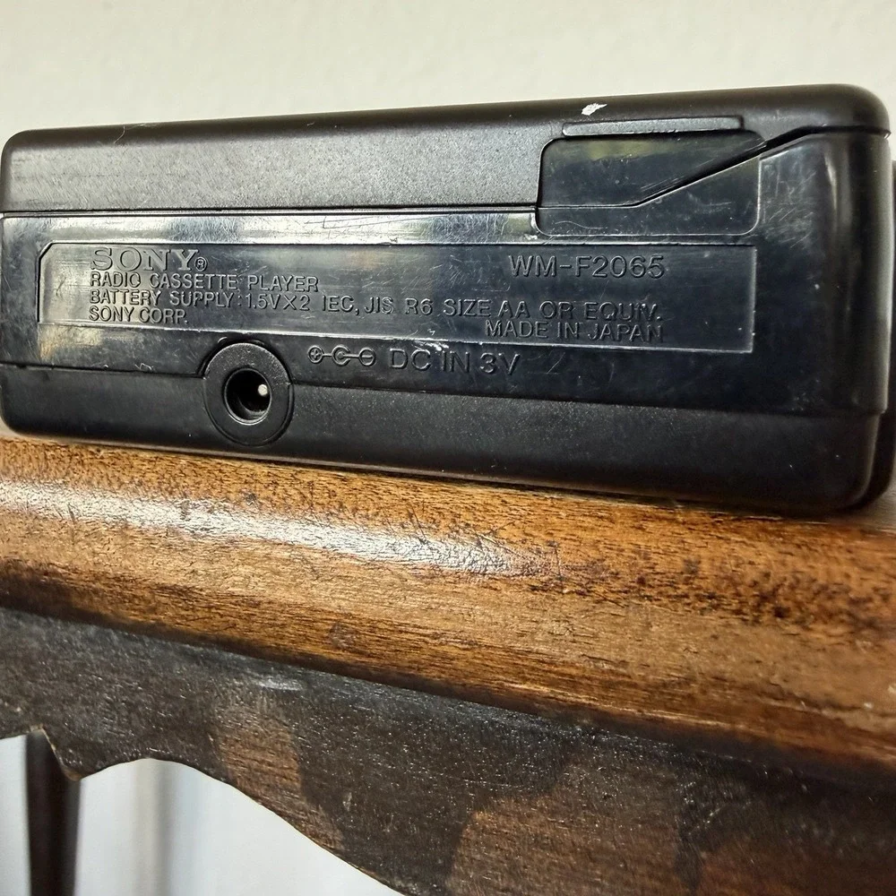 Vintage Sony Walkman WM-F2065 AM/FM Player - TURNS ON Radio Works Untested Tape
